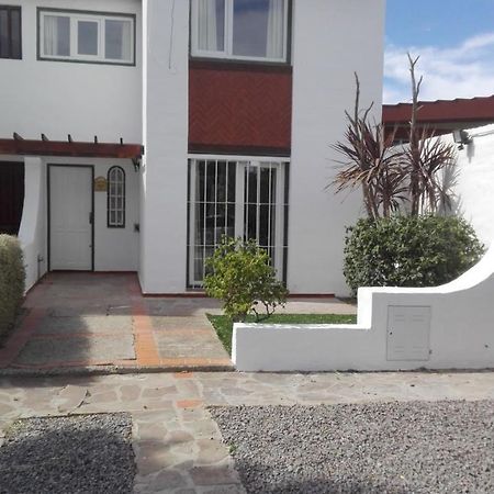 Tehuelches Familiar Villa Puerto Madryn Exterior foto