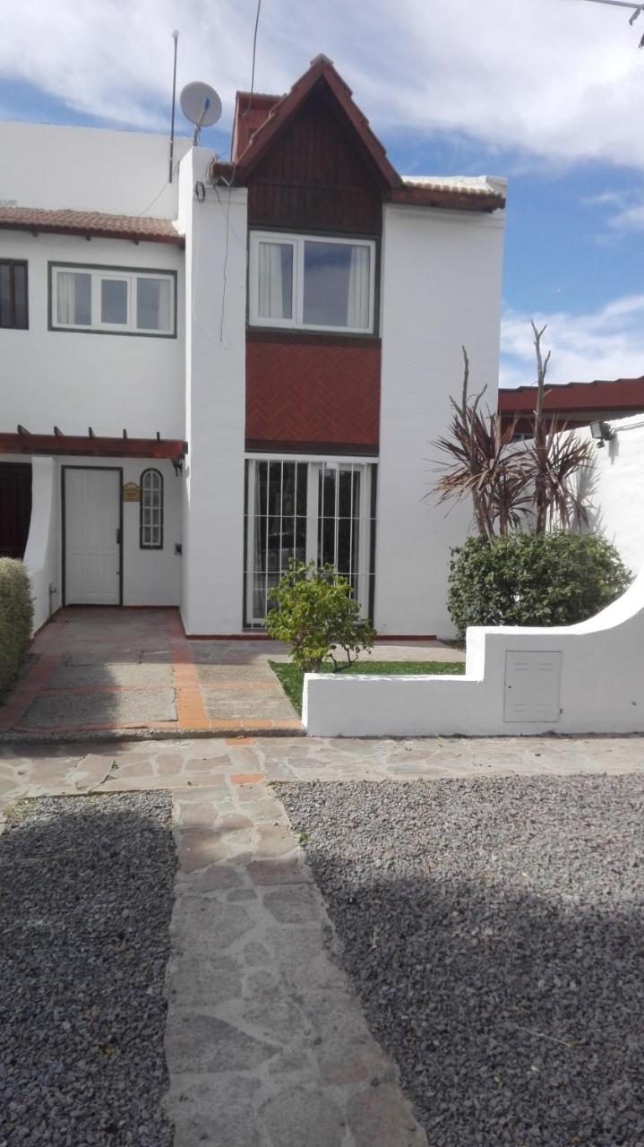 Tehuelches Familiar Villa Puerto Madryn Exterior foto